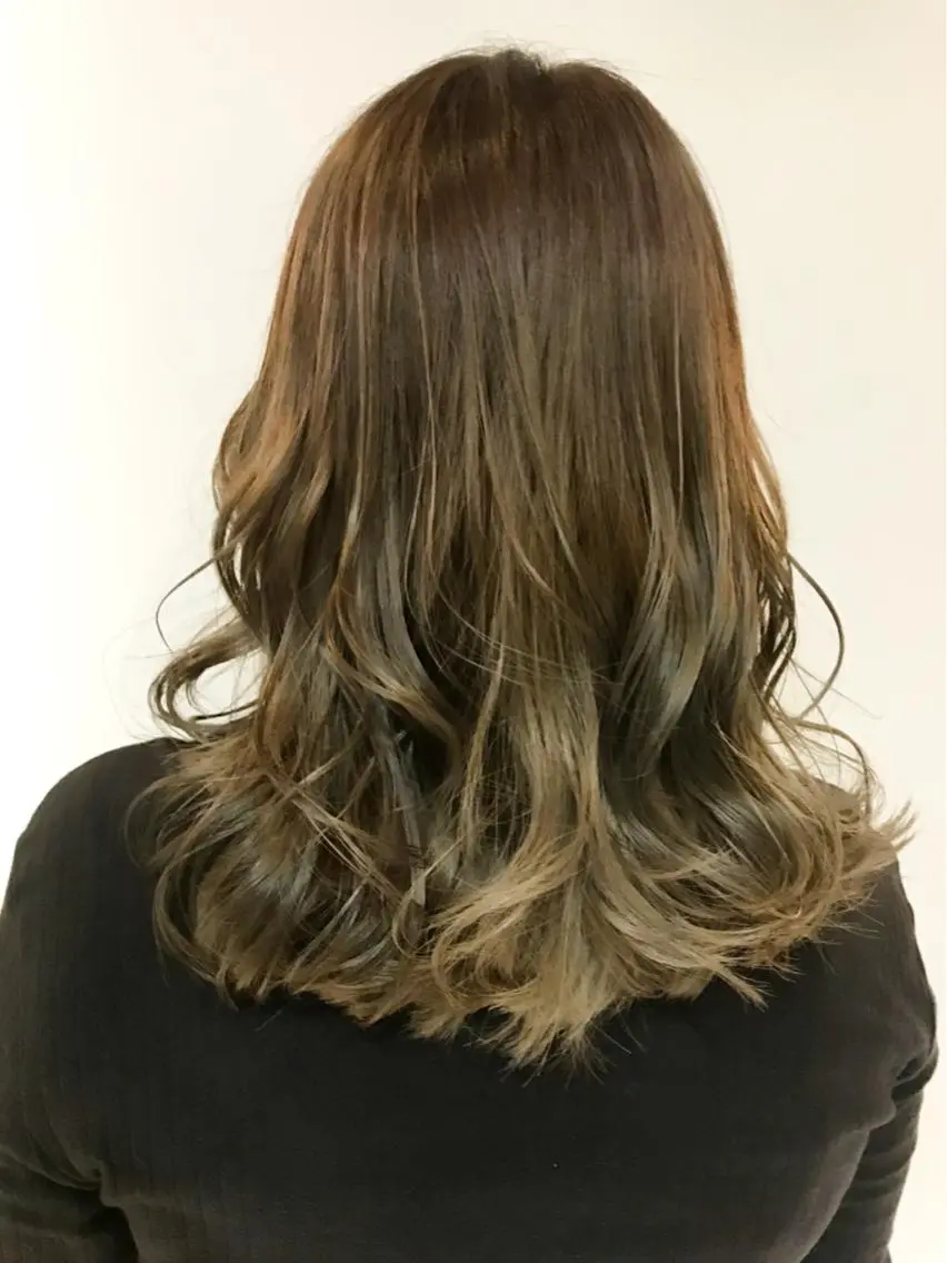 セミロング カラー ✨透明感カラー×艶髪 ✨生神優季のヘアスタイル