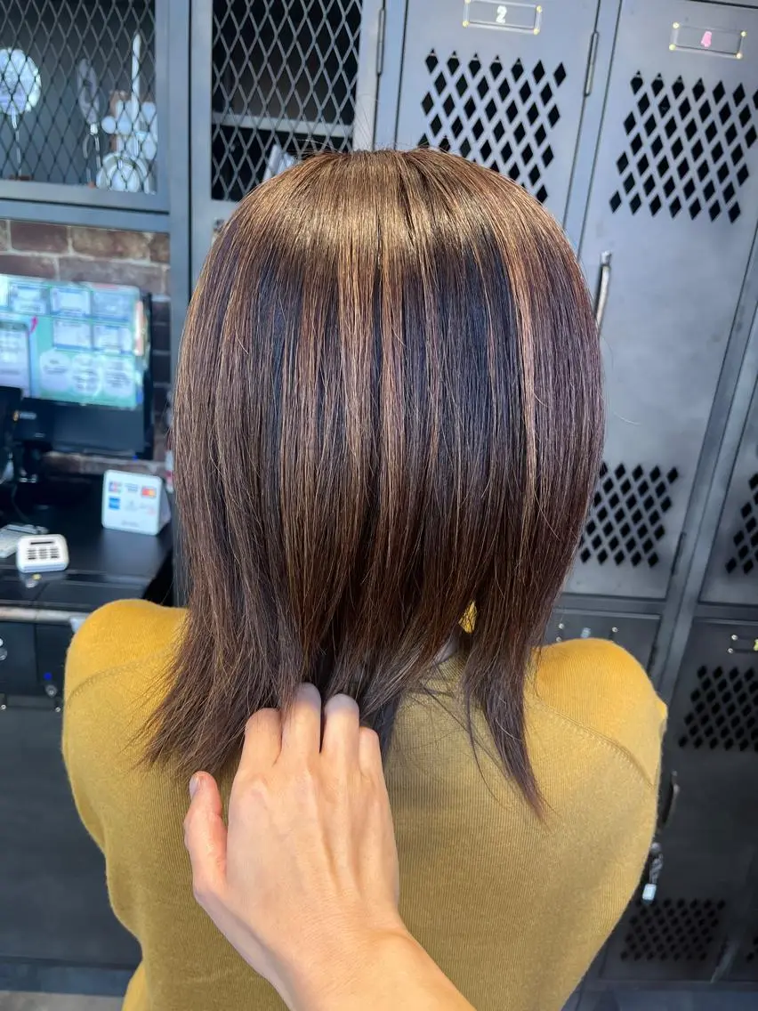 ミディアム カラー パーマ ヘアアレンジ メンズ キッズ ネイル マツエク・マツパ アイブロウ ミディアムパーマ メンズハイライト メンズパーマ ブラウンカラー ケアカラー 久木原 ゆりのヘアスタイル