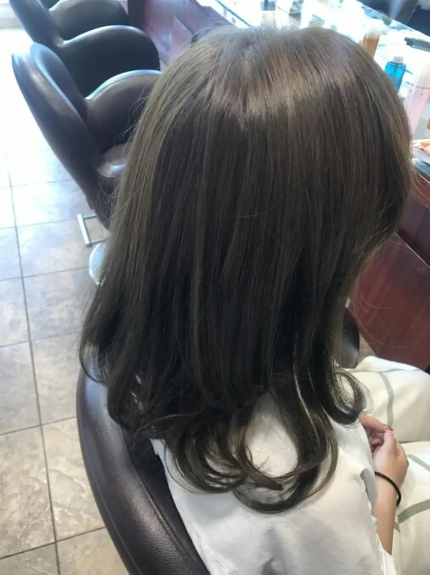 セミロング 嶋村 望美のヘアスタイル