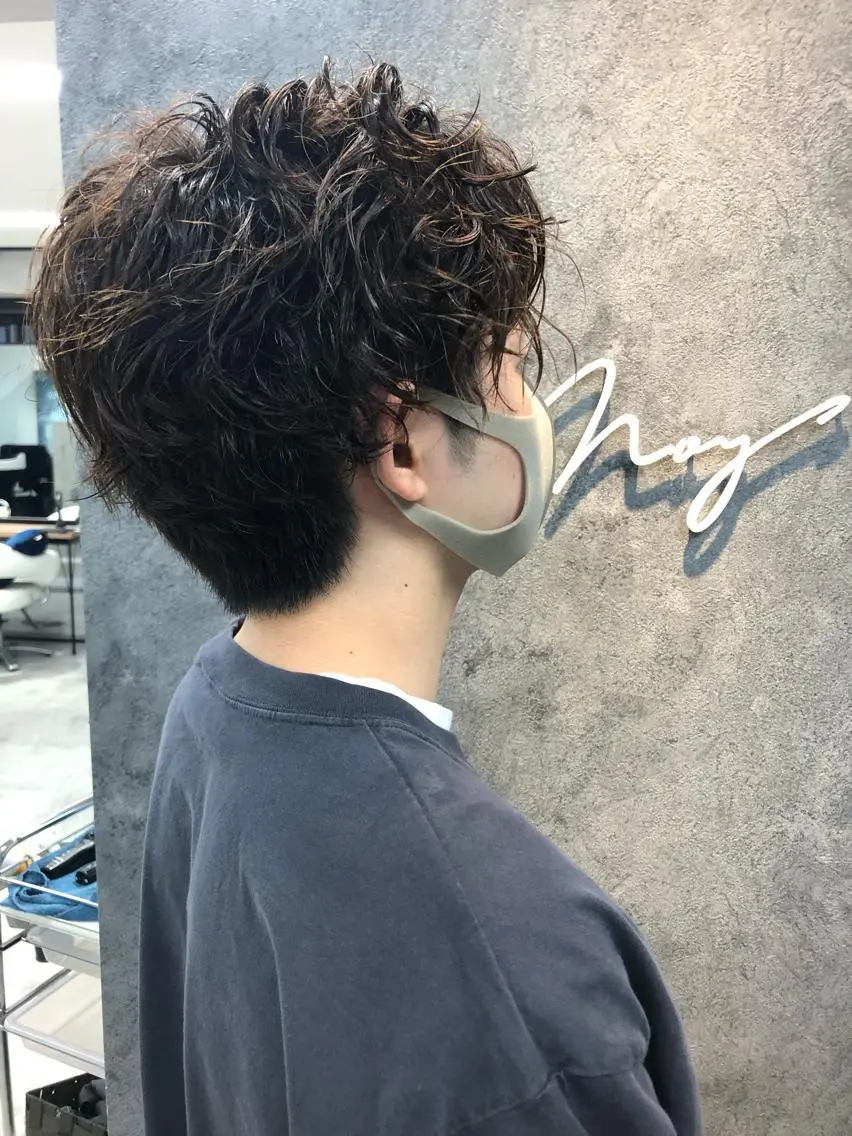 メンズ センターパート メンズパーマ カット パーマ トリートメント Noyヨシモト ヒロトのヘアスタイル