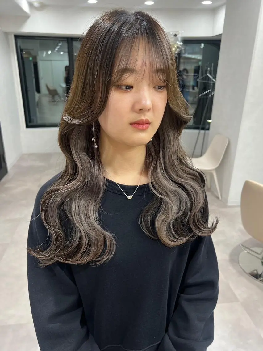 セミロング カラー パーマ グラデーションカラー うる艶/ハイトーン 🎀hina🎀のヘアスタイル