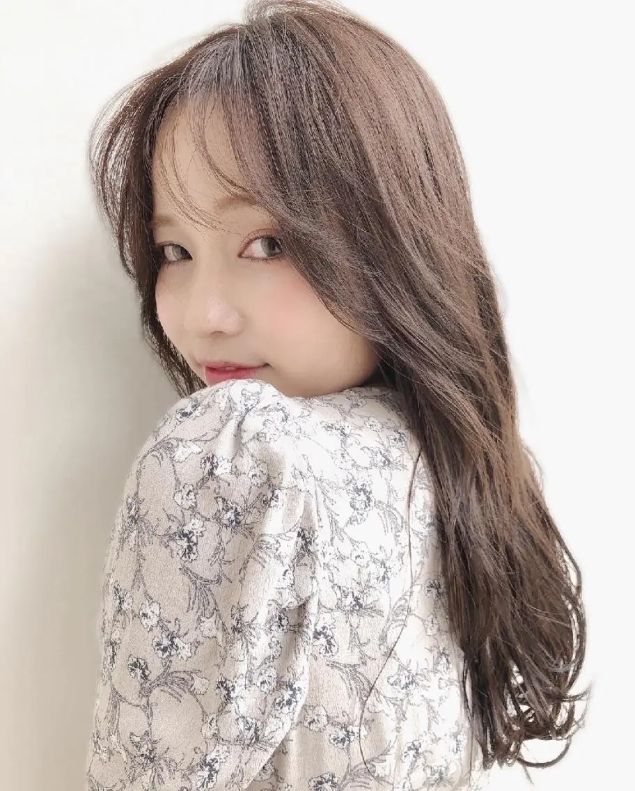 セミロング ヘアアレンジ カラー 透明感/レイヤー 🇰🇷tomonaのヘアスタイル