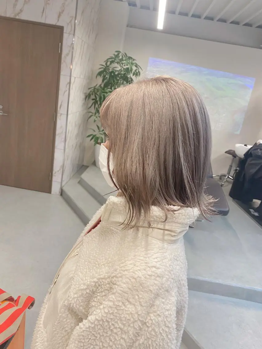 ミディアム カラー ベージュカラー カット ヘアカラー トリートメント ハイトーン×似合わせ 🌱中川慎之介のヘアスタイル