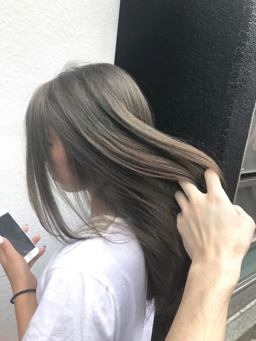 ロング カラー アッシュ ブリーチ 透明感カラー ミント ブリーチなしカラー 100%髪質改善特化 TRUNSのヘアスタイル