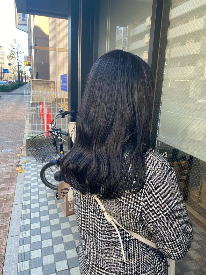 ロング カラー 黒髪 ブリーチ ブルーカラー 透明感カラー カット ヘアカラー トリートメント サプリームヘア 飯田みち瑠のヘアスタイル