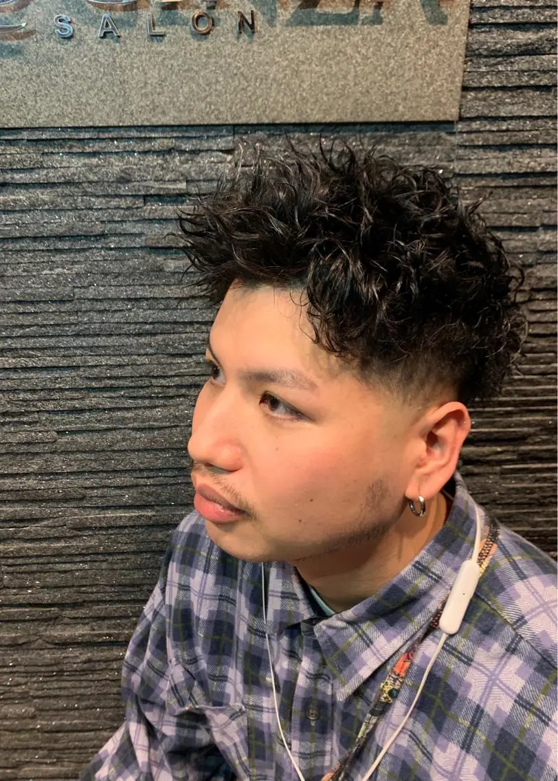 メンズ フェードカット メンズパーマ スキンフェード 栗原 周太郎のヘアスタイル