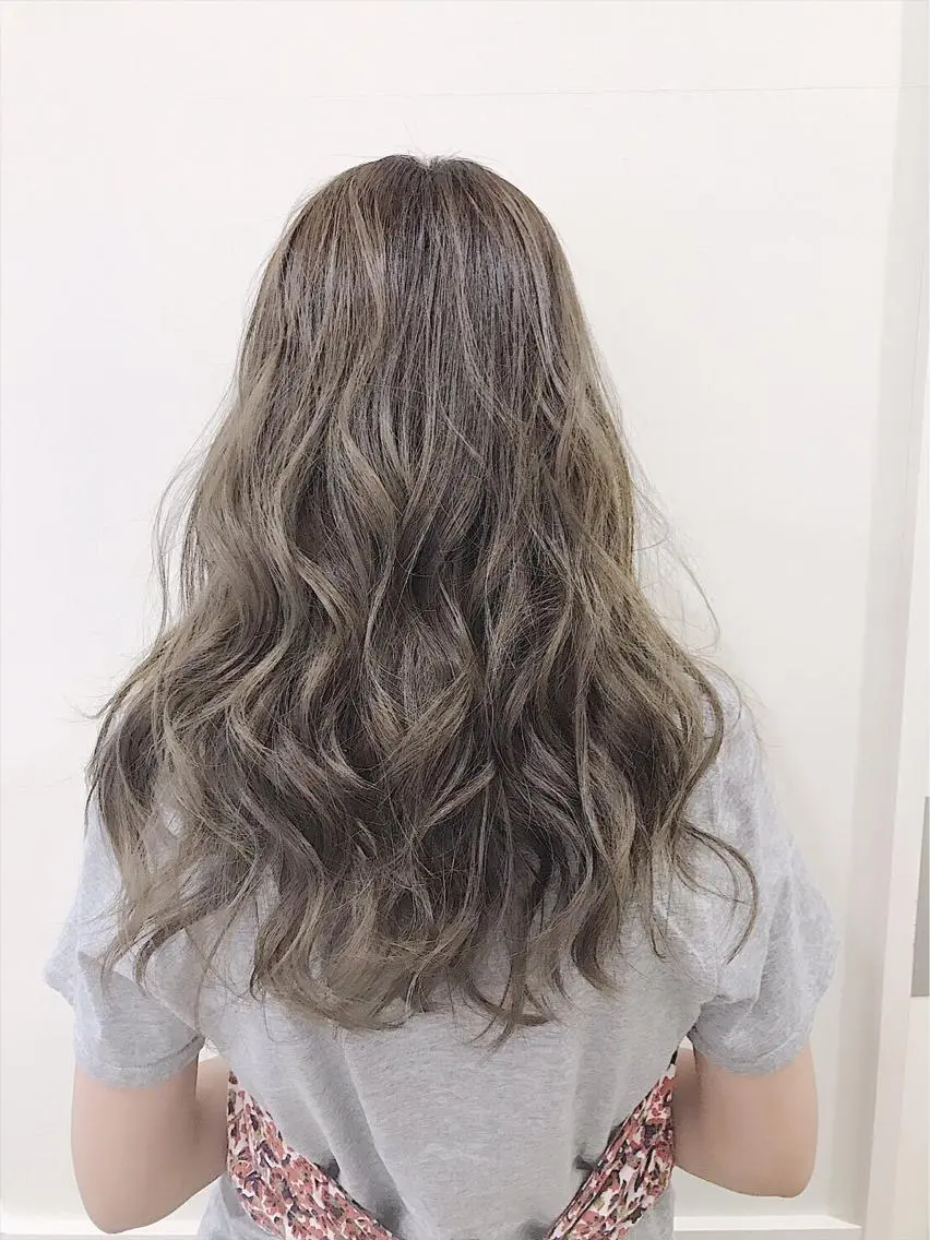 ロング カラー ハイライトカラー ハイトーンカラー ハイライト ぱつっとボブ/ 小野あかねのヘアスタイル