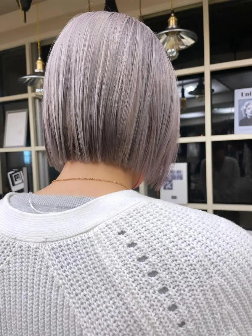 ミディアム カラー ネイル マツエク・マツパ アイブロウ 失敗しないハイトーン ✨ミルクティー/ミワのヘアスタイル