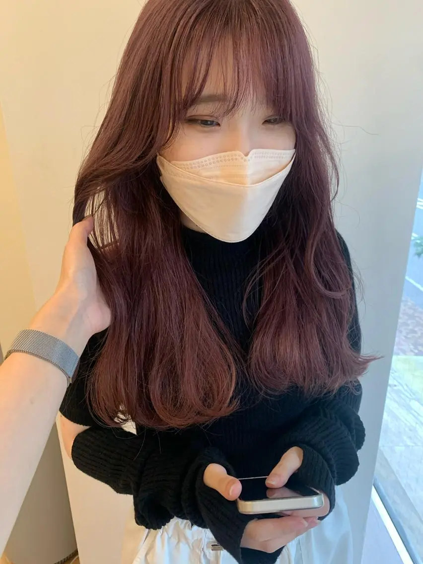ロング カラー ベージュカラー ブリーチ 透明感カラー ピンクカラー ピンクベージュ ヘアカラー トリートメント yupi🐈⬛ レイヤー/パーマのヘアスタイル