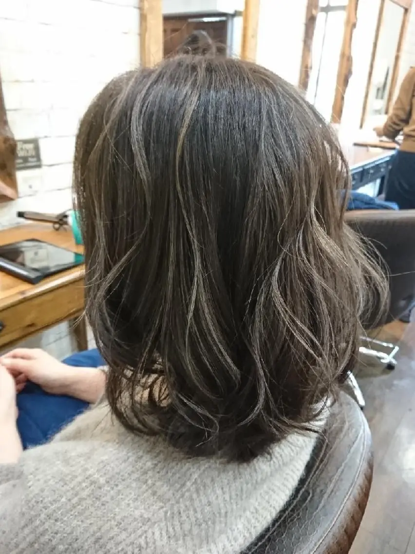 ミディアム カラー パーマ ヘアアレンジ メンズ メンズハイライト グラデーションカラー ハイライトカラー ハイライト まとまり💯悩み改善 ★松本尚弥★店長のヘアスタイル