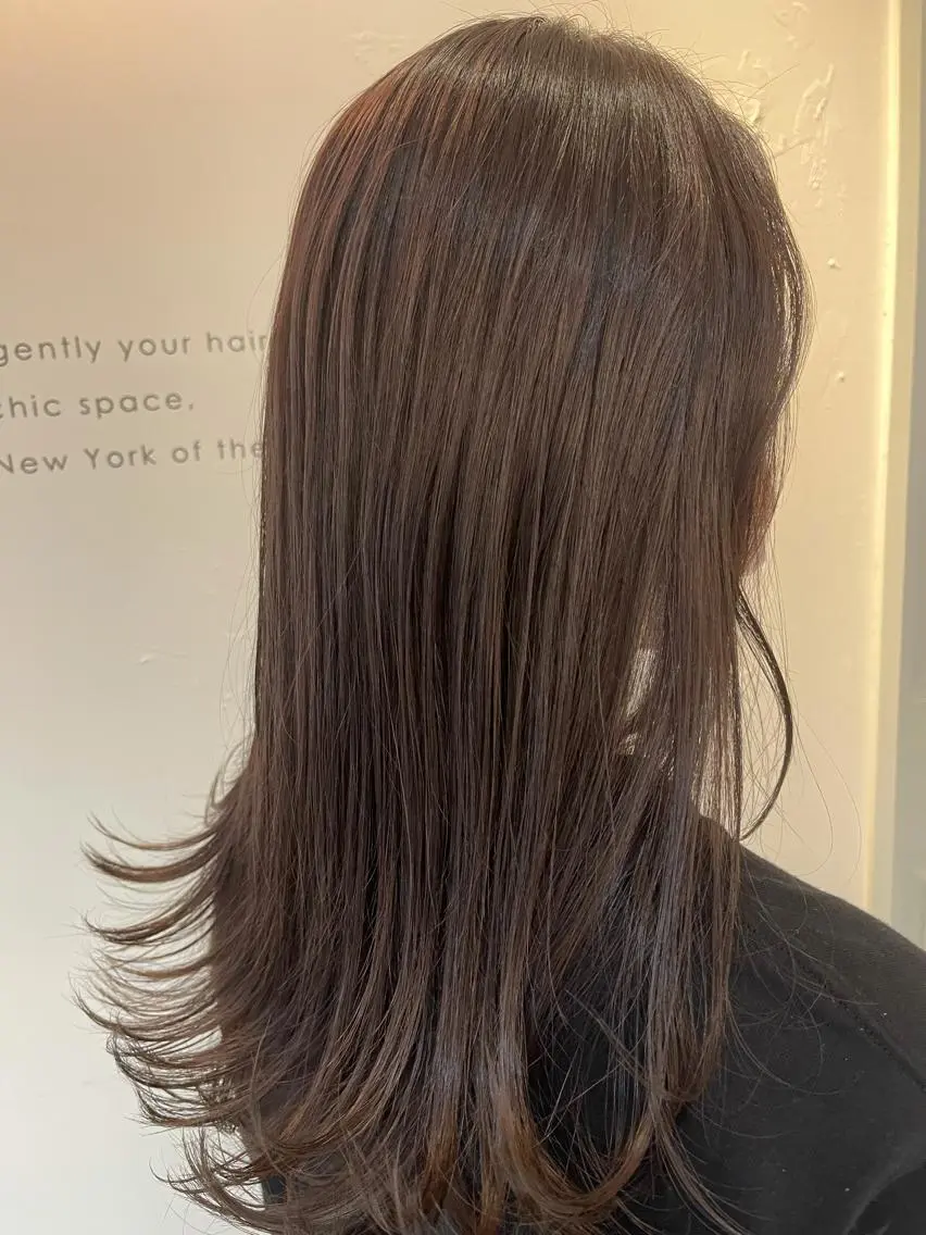 ロング カラー アッシュ ミルクティーアッシュ Avery SHINのヘアスタイル