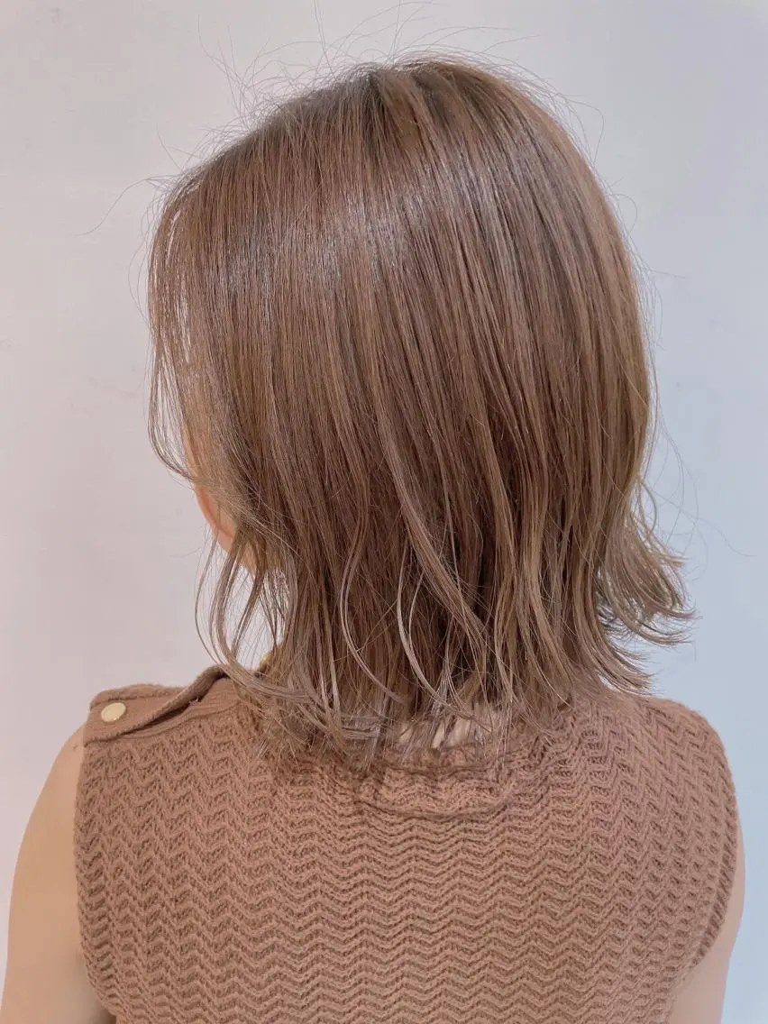 ミディアム カラー ベージュカラー ブリーチ ブリーチなしカラー カット ヘアカラー トリートメント 🦖鶴岡 香純🦖のヘアスタイル