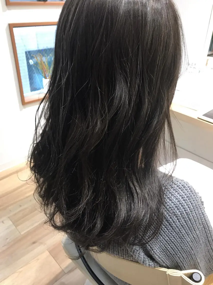 セミロング ハイライト ヘアカラー 稲荷 友美のヘアスタイル