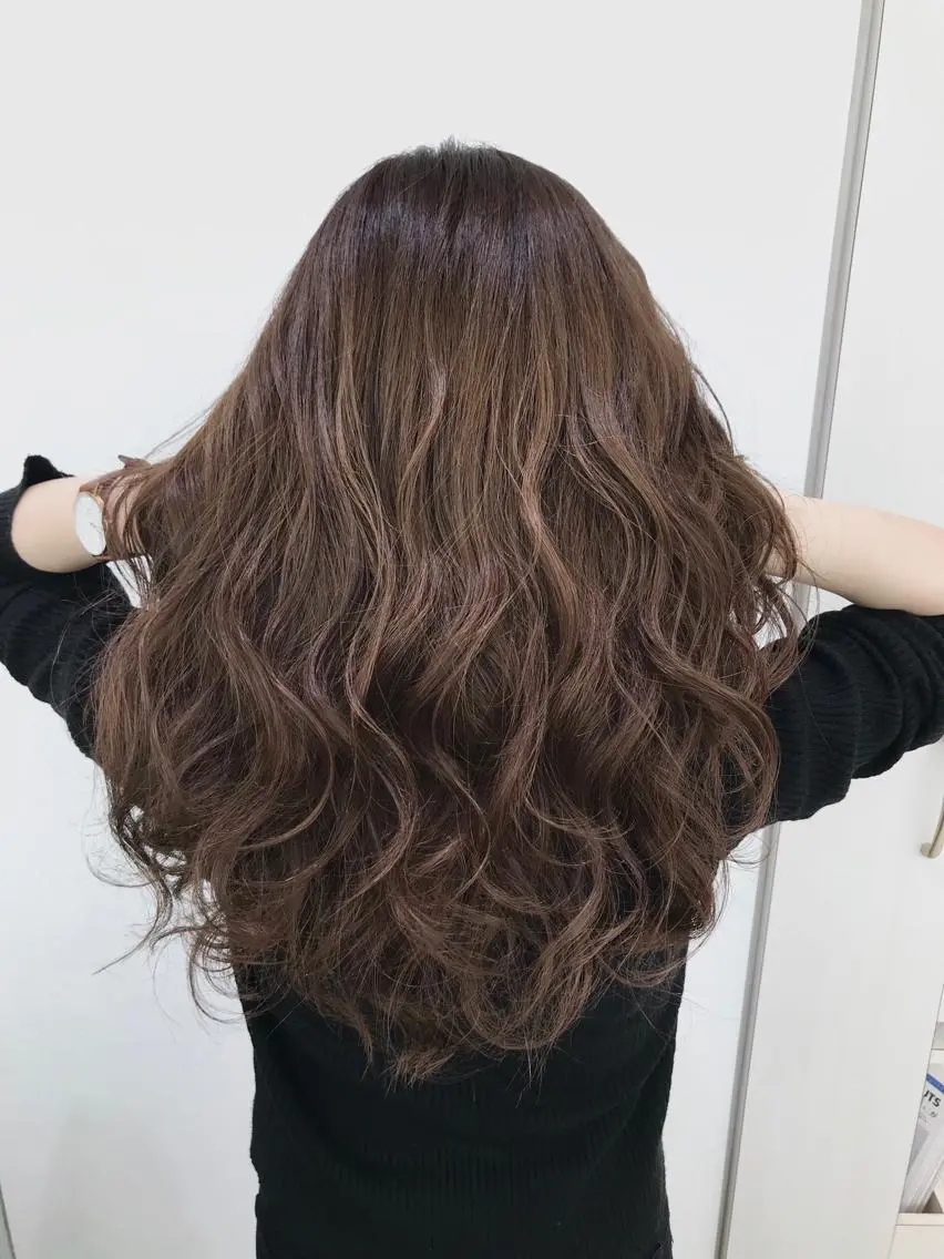 ロング カラー ハイライトカラー ハイライト 清藤綾/脱白髪染め 白髪ぼかしハイライトのヘアスタイル