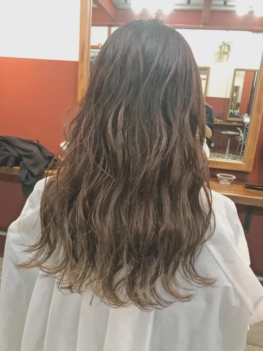 ロング 高梨 里穂のヘアスタイル