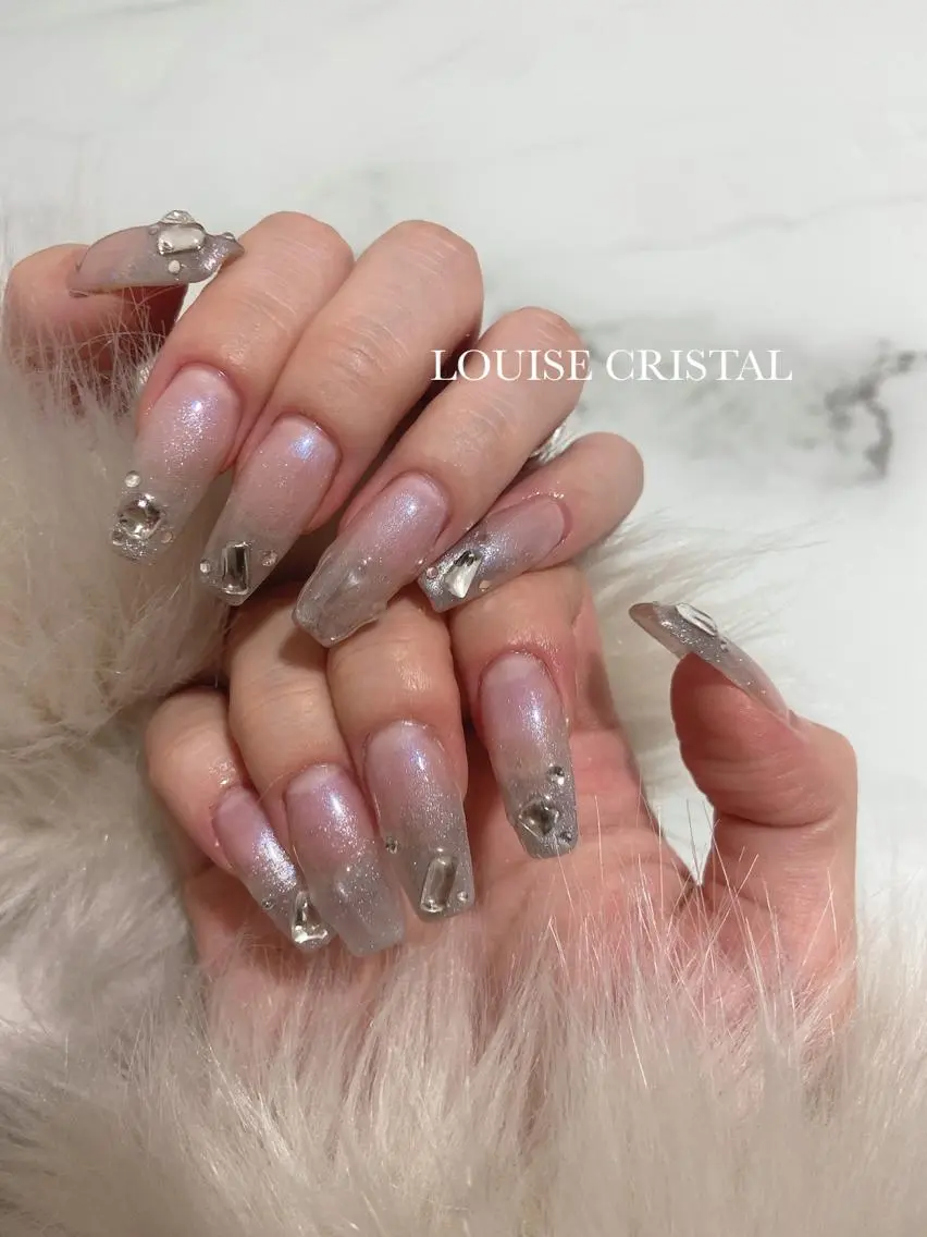 ネイル ハンドネイル LOUISE CRYSTALのネイルデザイン
