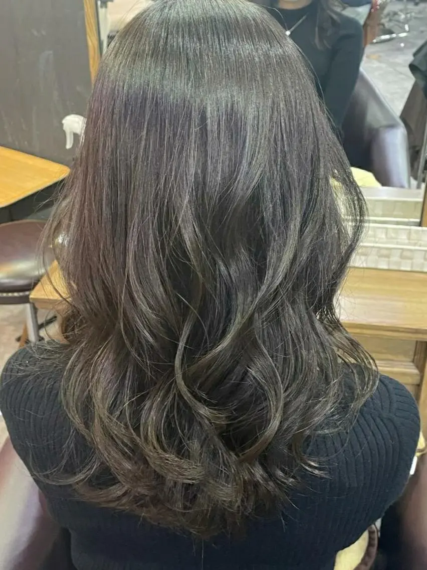 セミロング カラー グレージュ 柴田 えいじのヘアスタイル