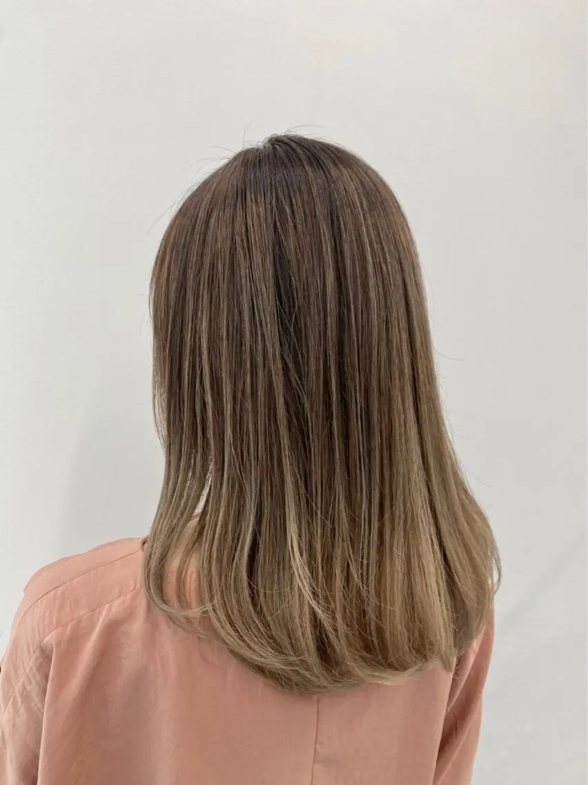 セミロング カラー グラデーションカラー ヘアカラー トリートメント 【公式】amble luxe池袋東口🩷のヘアスタイル