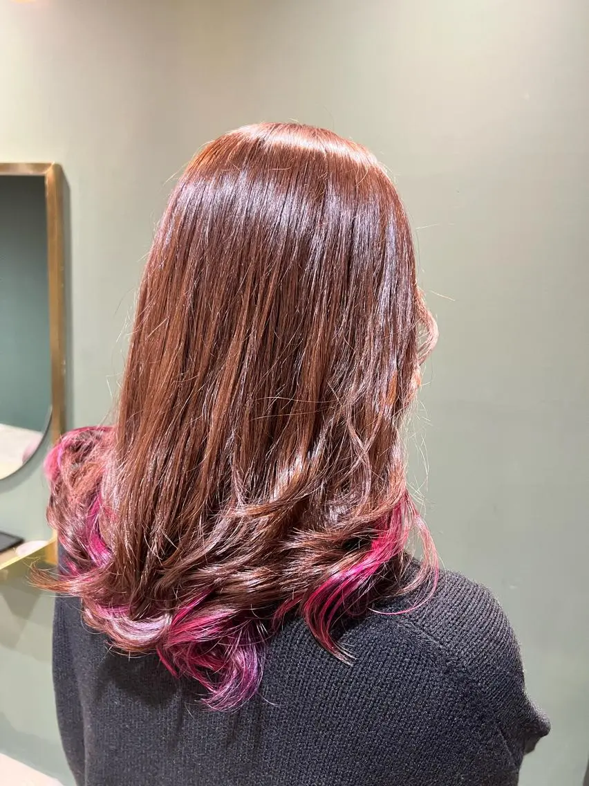 セミロング カラー ヘアアレンジ インナーカラー ピンクカラー バイオレットカラー カラースペシャリスト しょう🧑🏼🎨のヘアスタイル