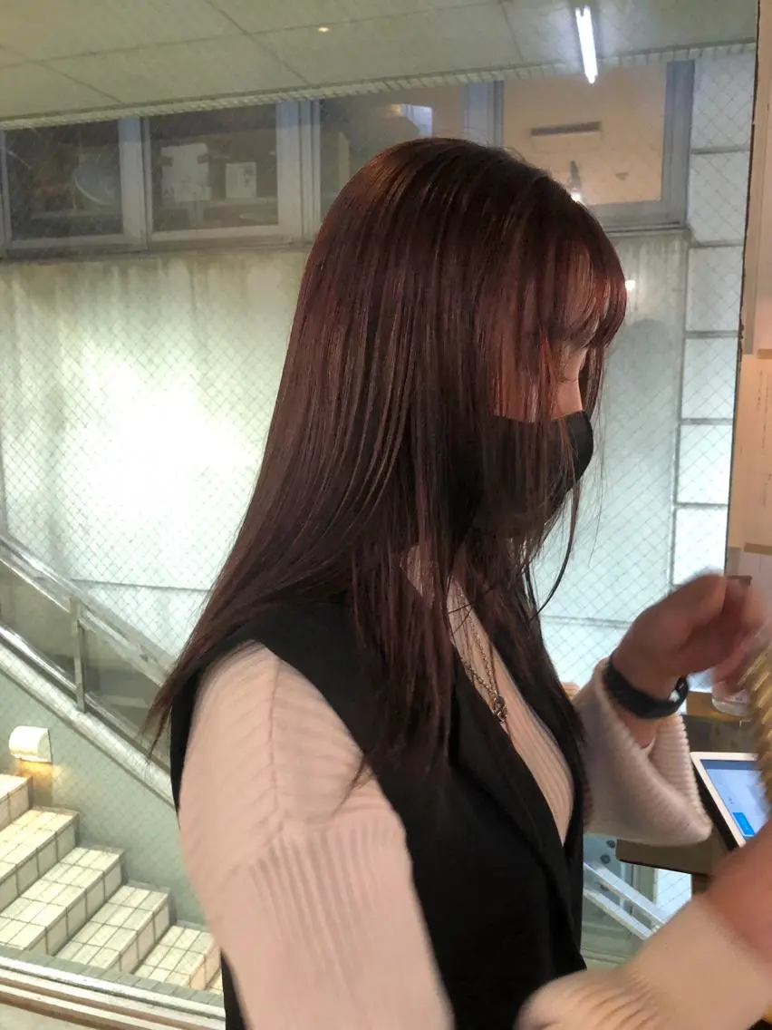 カラー ブリーチ ブラウンカラー ピンクカラー 竹内 絢香のヘアスタイル