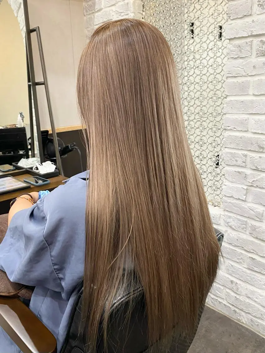 ロング カラー ベージュカラー ミルクティーベージュ カット ヘアカラー トリートメント 🌿ガクト 🌿艶髪透明感のヘアスタイル