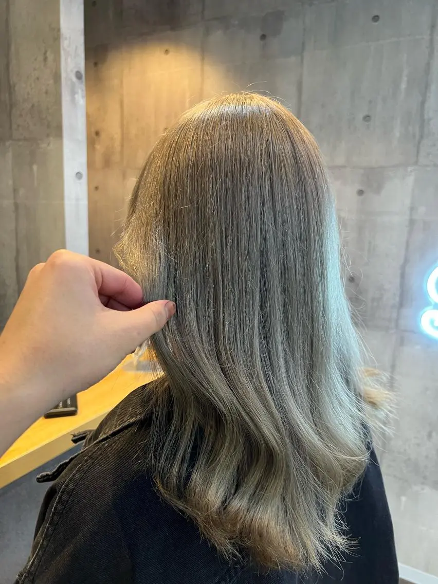 セミロング カラー パーマ ヘアアレンジ メンズ キッズ ネイル マツエク・マツパ アイブロウ シールエクステ メンズバレイヤージュ メンズハイライト メンズインナーカラー メンズ韓国風 ヘアカラー 韓国/顔周り/透明感 /レイヤー/ひなたのヘアスタイル