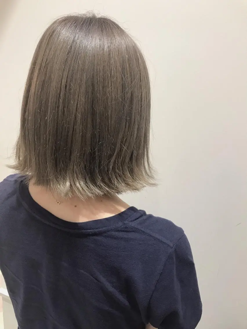 ショート カラー アッシュ シルバー シルバーアッシュ ヤマナカ エリカのヘアスタイル