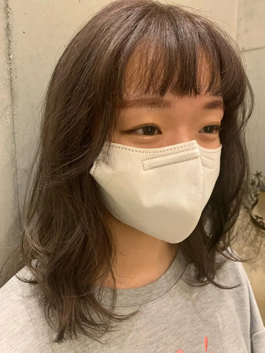 セミロング ブリーチなしWカラー /地毛風/小林凪沙のヘアスタイル
