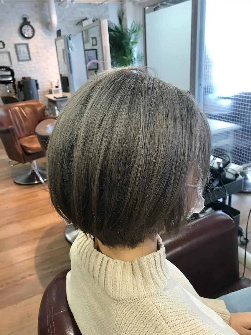 ショート カラー シルバー Afinar　 tomoのヘアスタイル