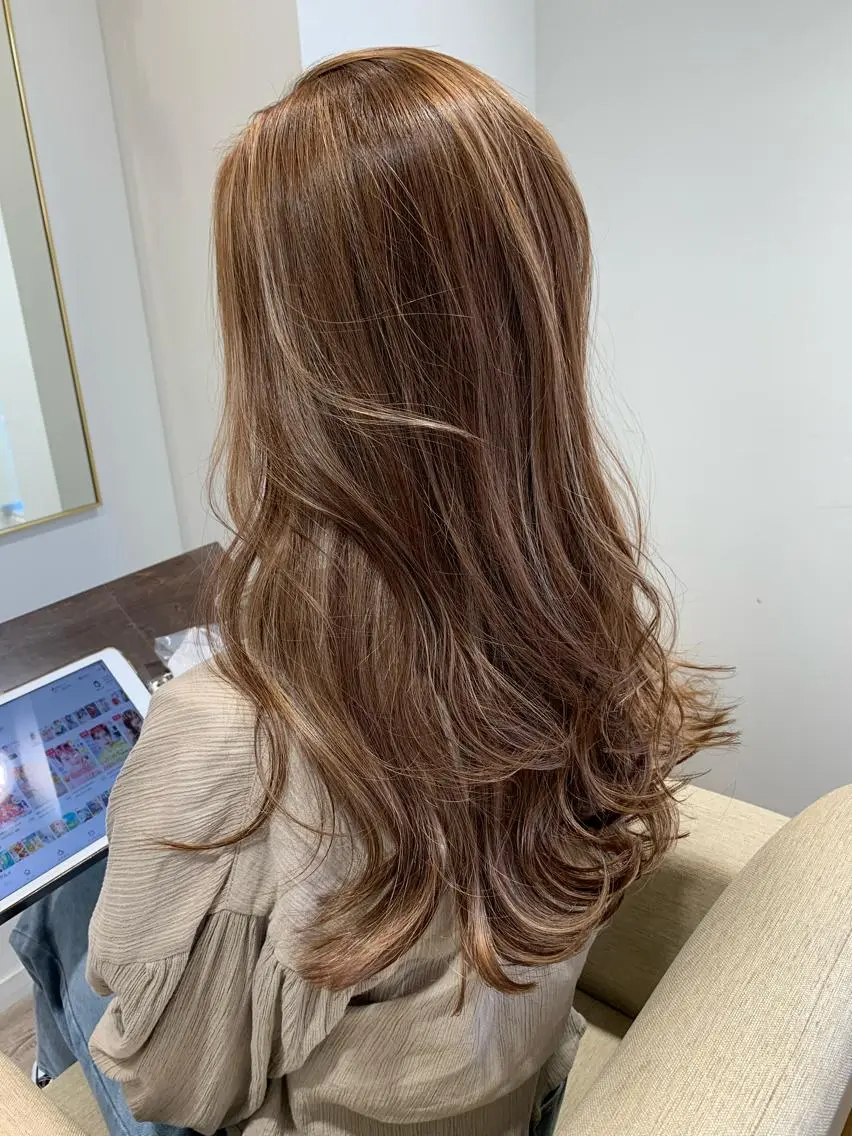ロング カラー ハイライトカラー ハイライト boutique misakiのヘアスタイル