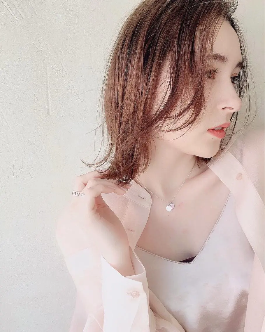 ミディアム 鎌倉 彩のヘアスタイル