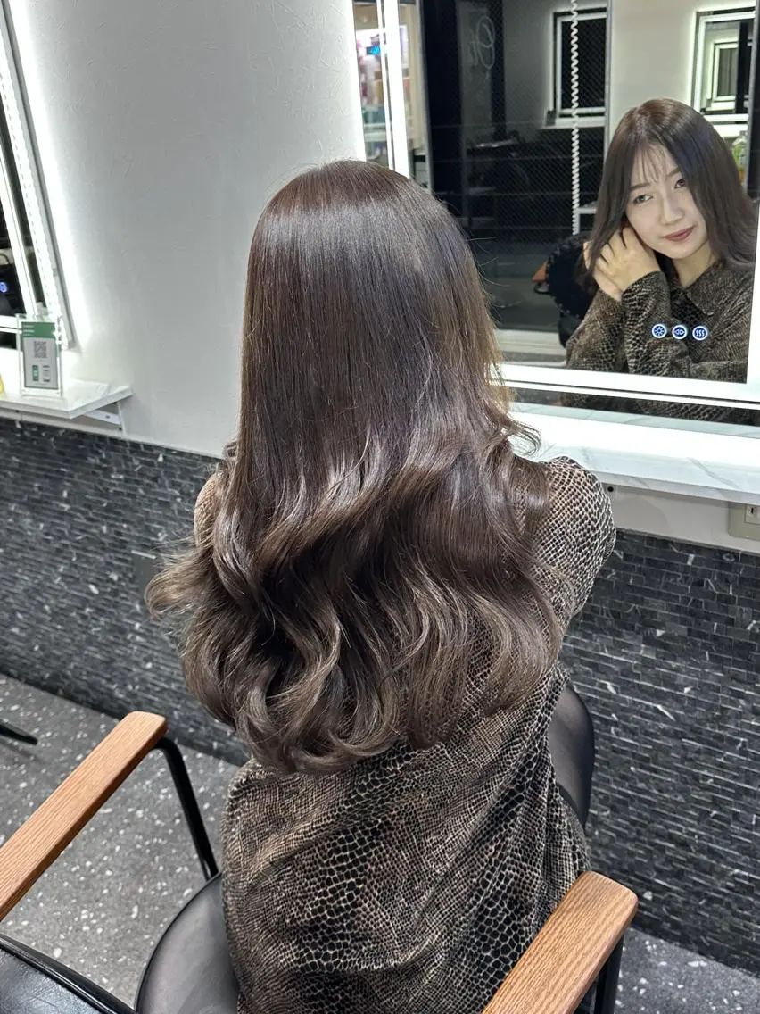 ロング カラー 透明感カラー 顔まわりレイヤー 韓国風ヘア レイヤーカット ロング カット ヘアカラー トリートメント 要プライベートサロン vert🌿マルイ裏のヘアスタイル