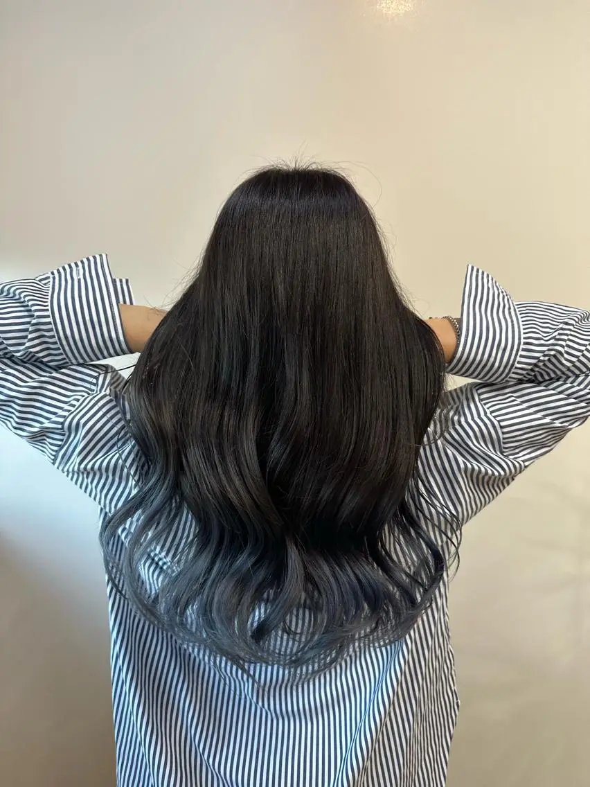 ロング カラー 伊藤 友香のヘアスタイル