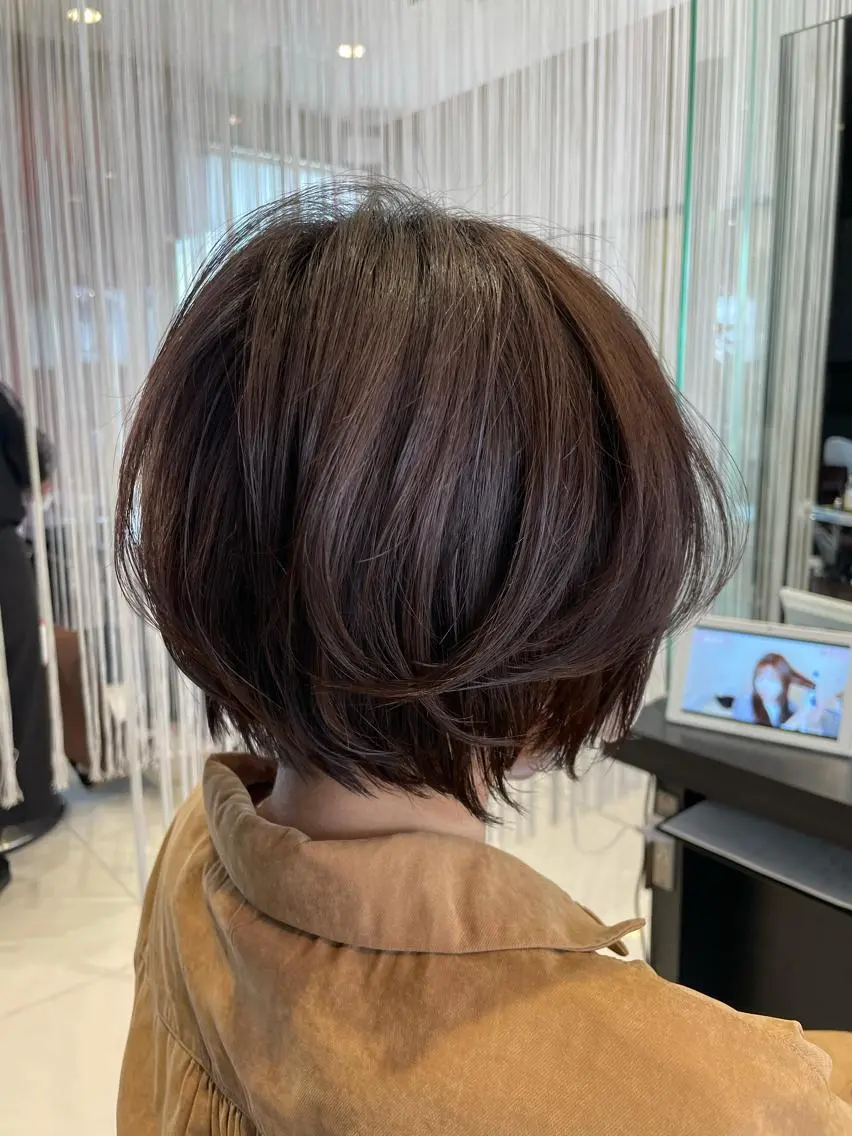 ショート ブリーチしてても 綺麗にかかる縮毛矯正のヘアスタイル