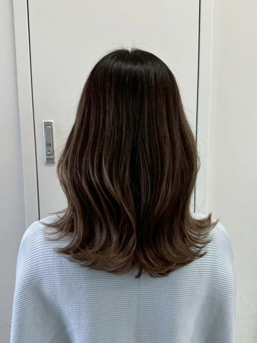 セミロング カラー アディクシーカラー アッシュ ブルーカラー ダークアッシュ グレージュ 【公式】amble luxe池袋東口🩷のヘアスタイル