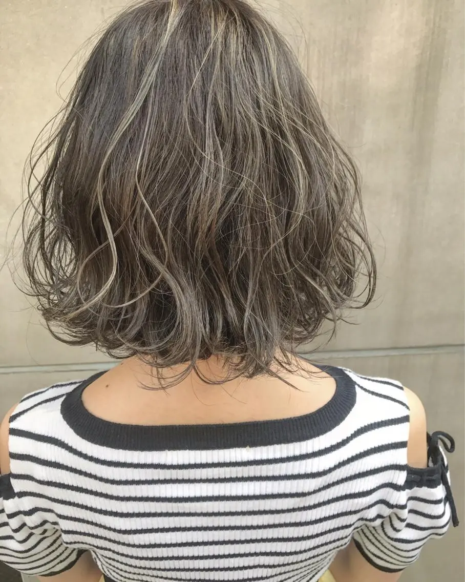 ショート カラー グレージュ ハイライトカラー ハイライト 【渋谷で人気】艶髪× 髪質改善/ツヤカラーのヘアスタイル