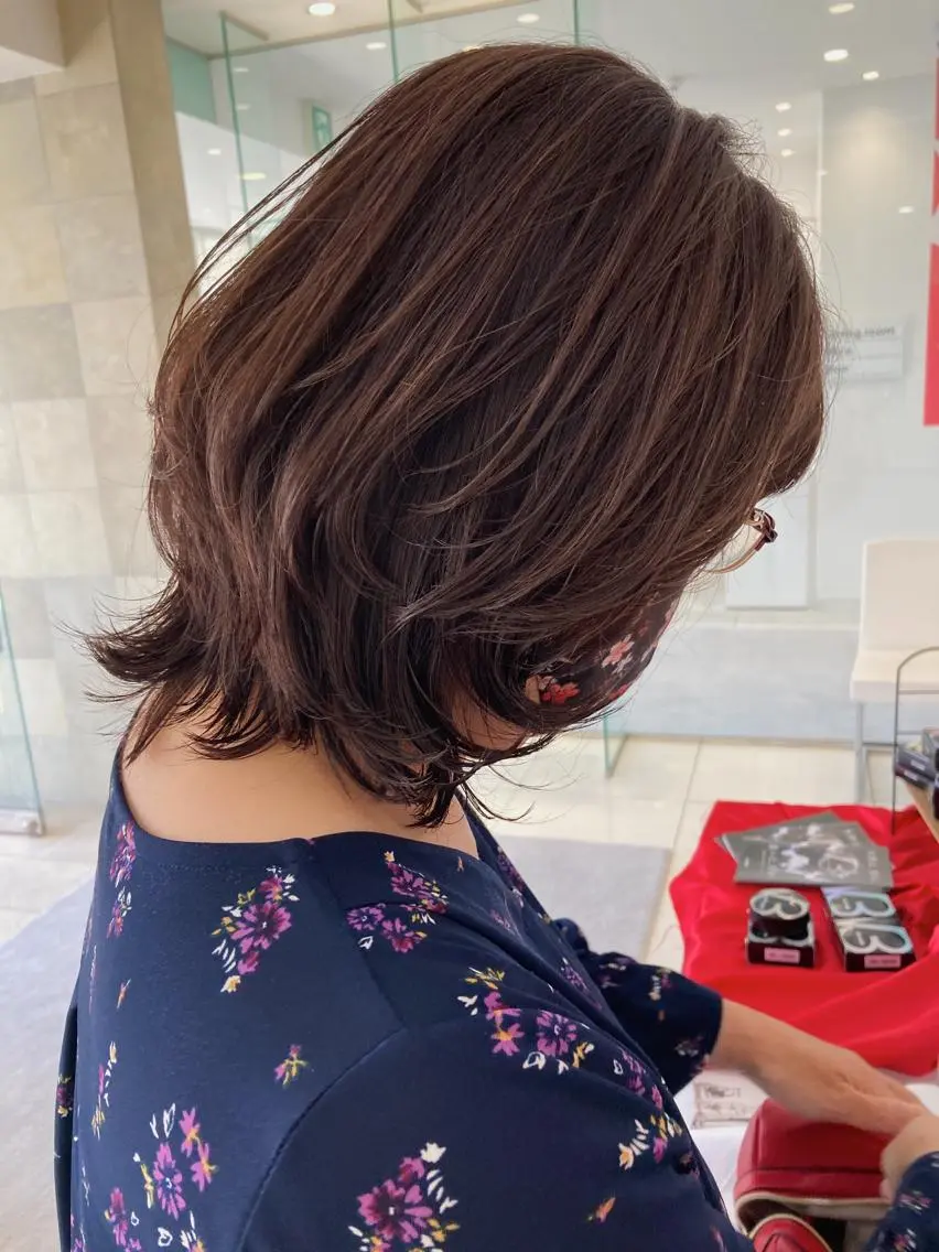 ミディアム カラー ミディアムレイヤー アクアカラー レイヤーカット トリートメント カット ヘアカラー トリートメント 田中 あかねのヘアスタイル