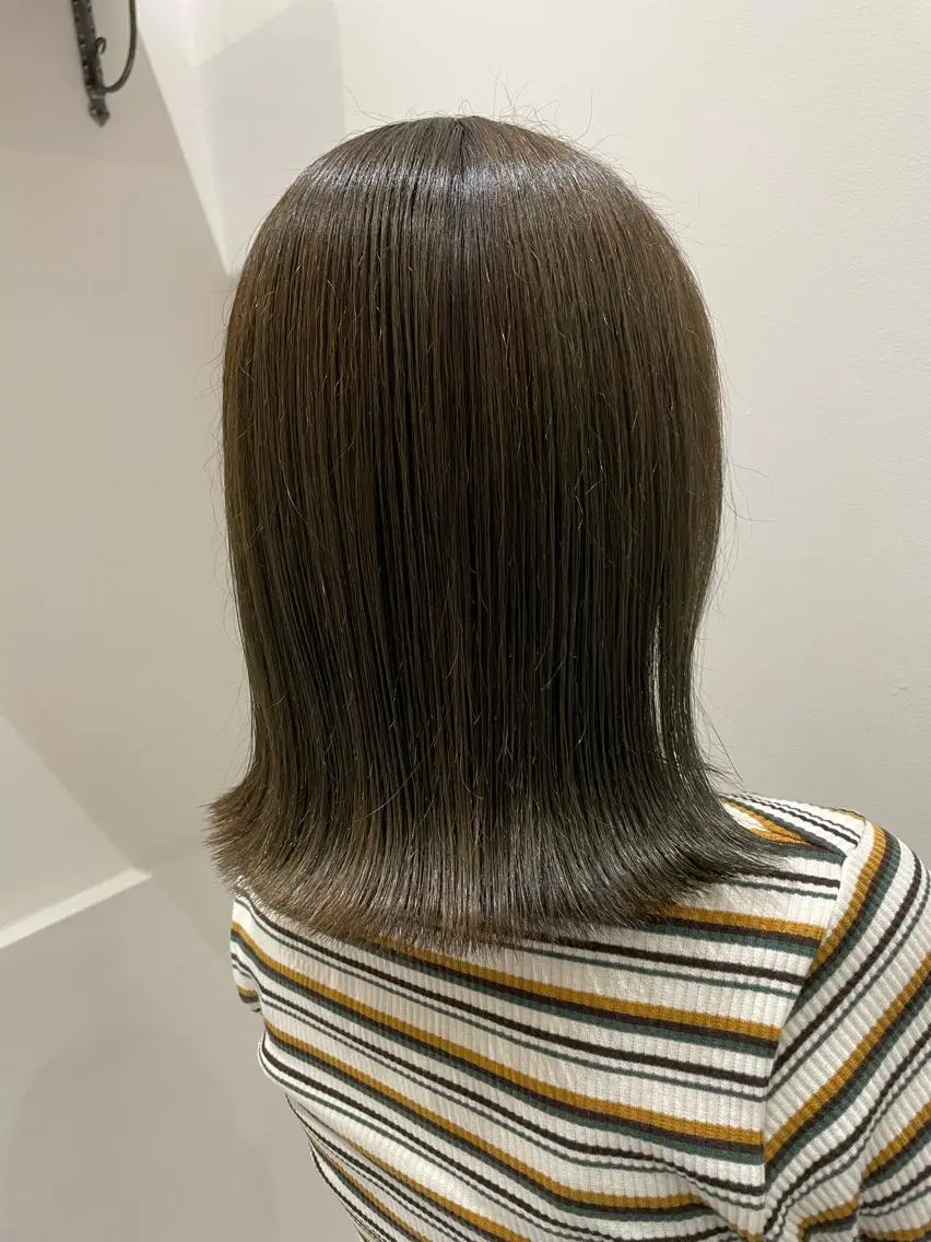 ミディアム カット ヘアカラー トリートメント 佐々木 芽衣のヘアスタイル