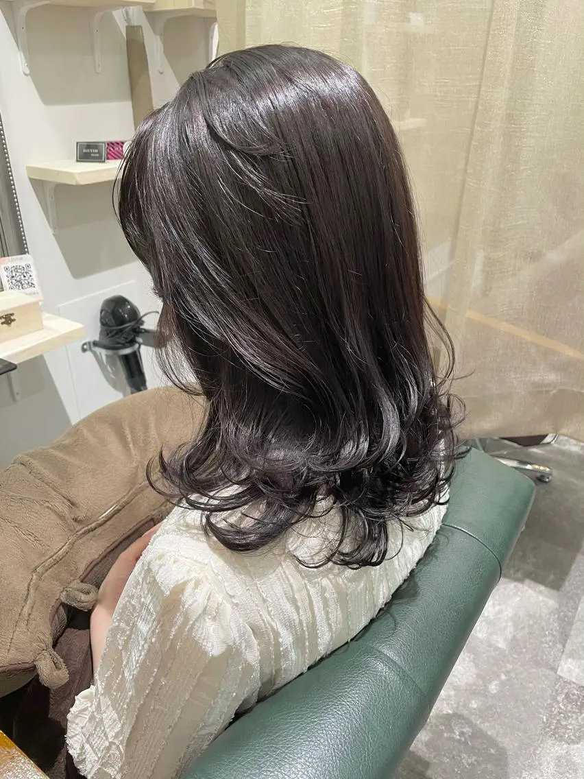 セミロング ayaka 縮毛矯正レイヤーのヘアスタイル