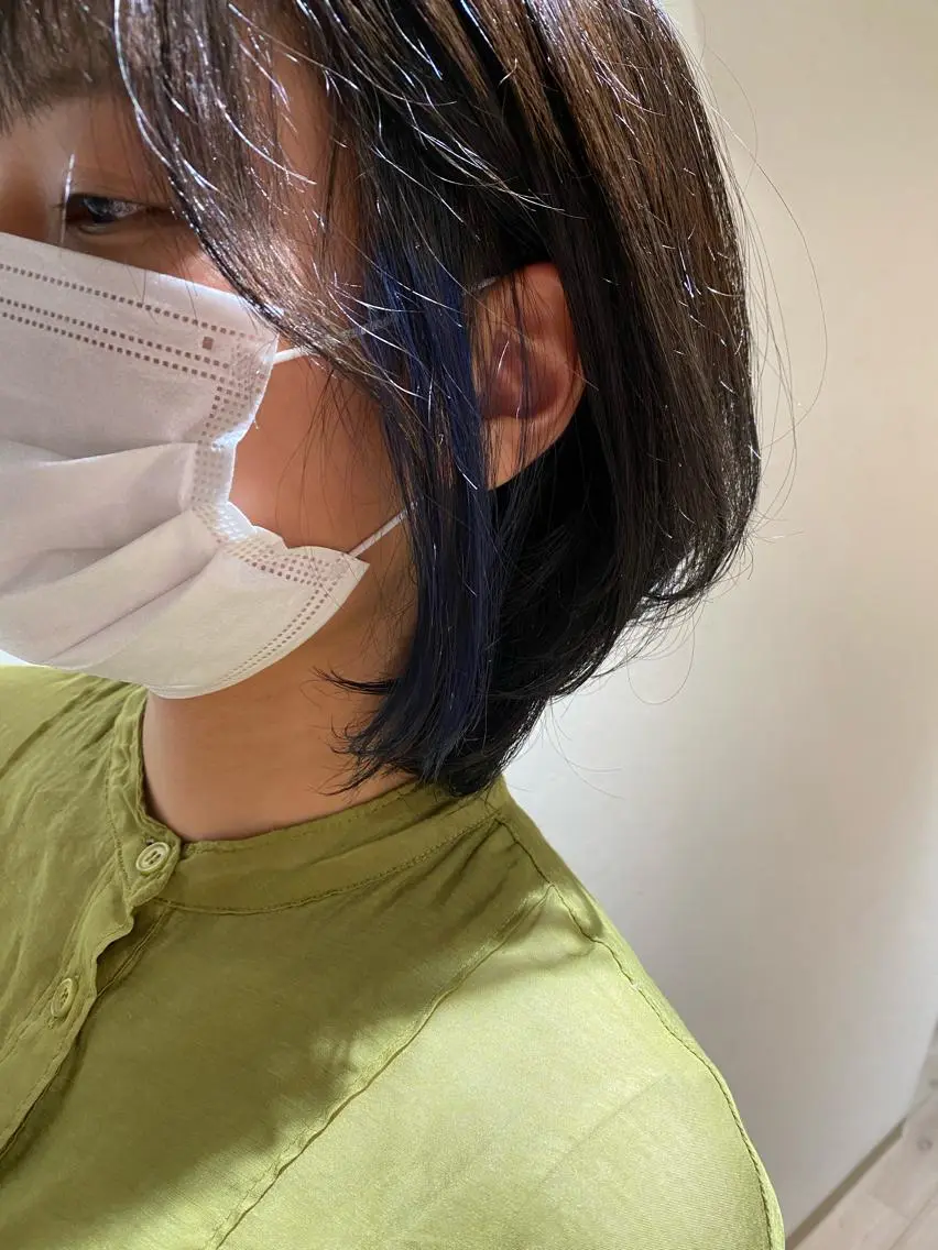 ショート カラー ブリーチ ブルーカラー イヤリングカラー 中村 莉子のヘアスタイル