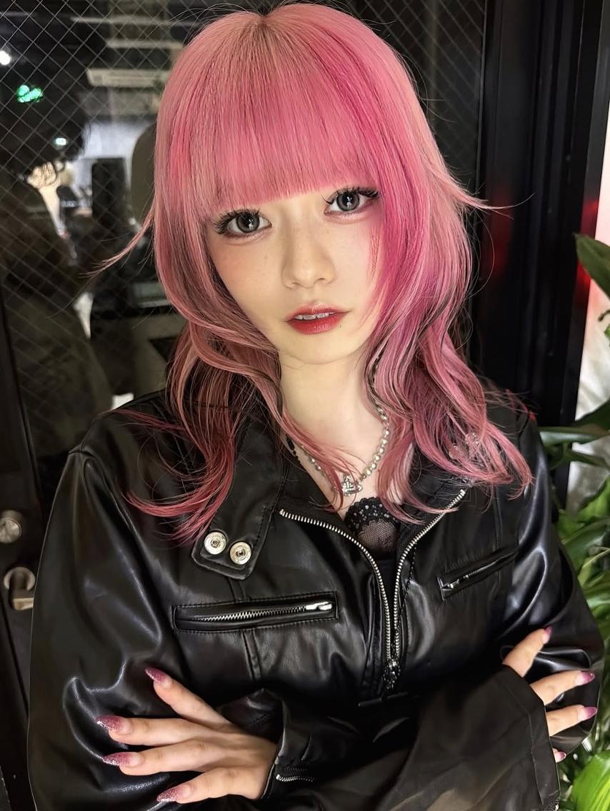 ミディアム カラー レイヤーカット ウルフカット カット ヘアカラー トリートメント ウルフレイヤー/ 中性ウルフ/タカハシのヘアスタイル