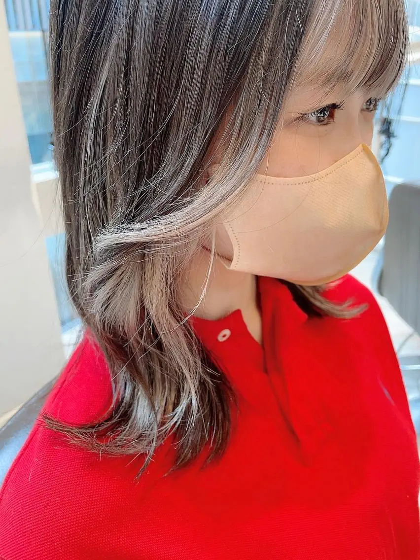 ミディアム カラー ブリーチ インナーカラー 顔まわりレイヤー レイヤーカット カット ヘアカラー トリートメント 🦖鶴岡 香純🦖のヘアスタイル