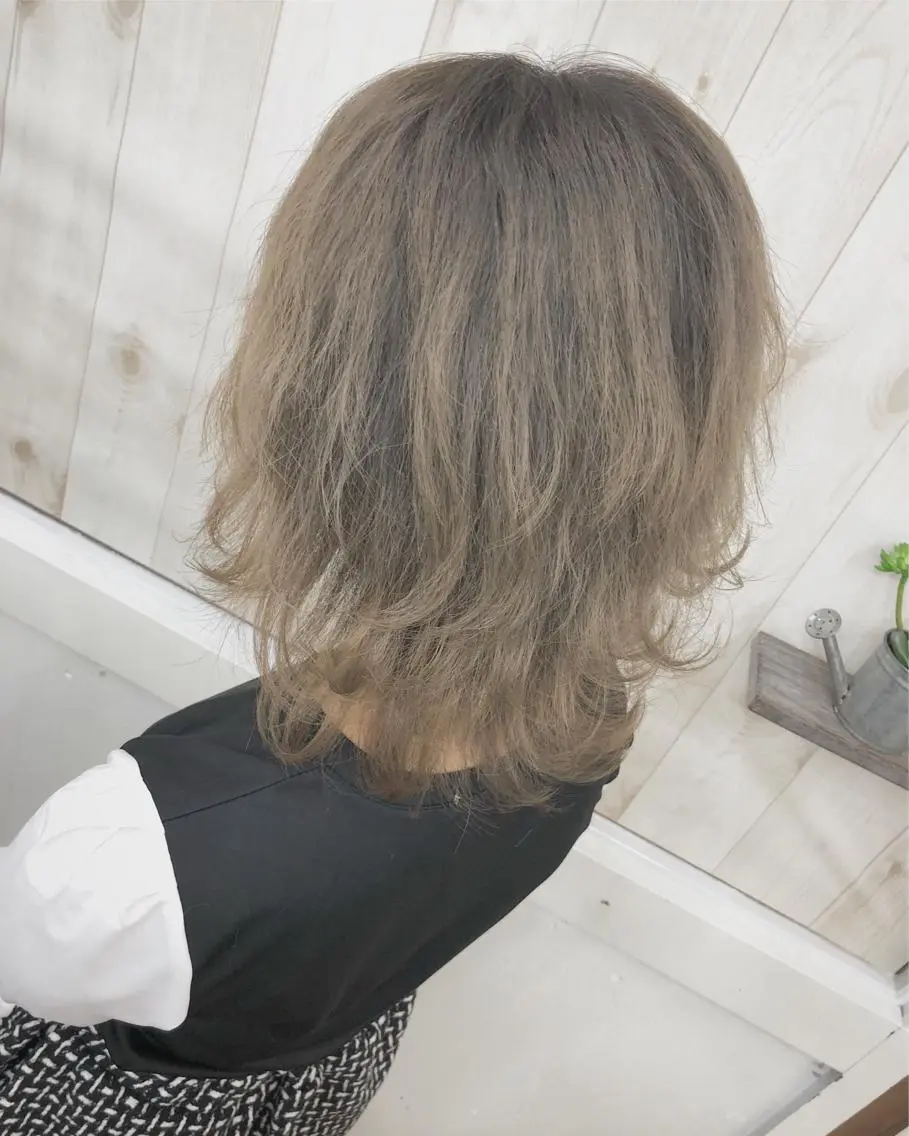 ミディアム Loob.TOKYO MIYA🌈のヘアスタイル