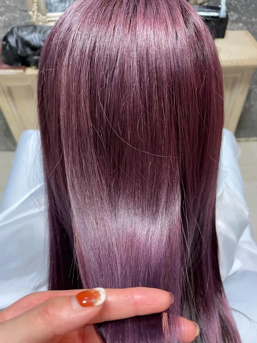 ロング ヘアカラー 山岸 朱里のヘアスタイル