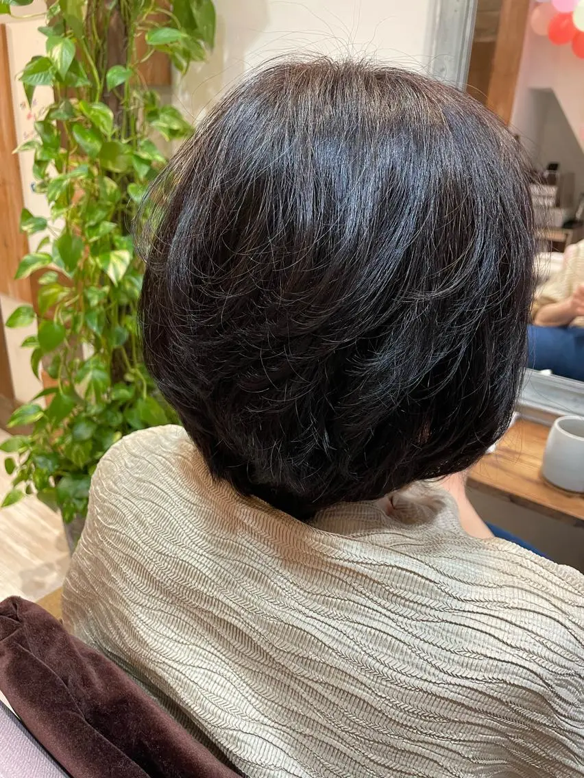 ショート カラー レイヤーカット ナカムラ イヅミのヘアスタイル