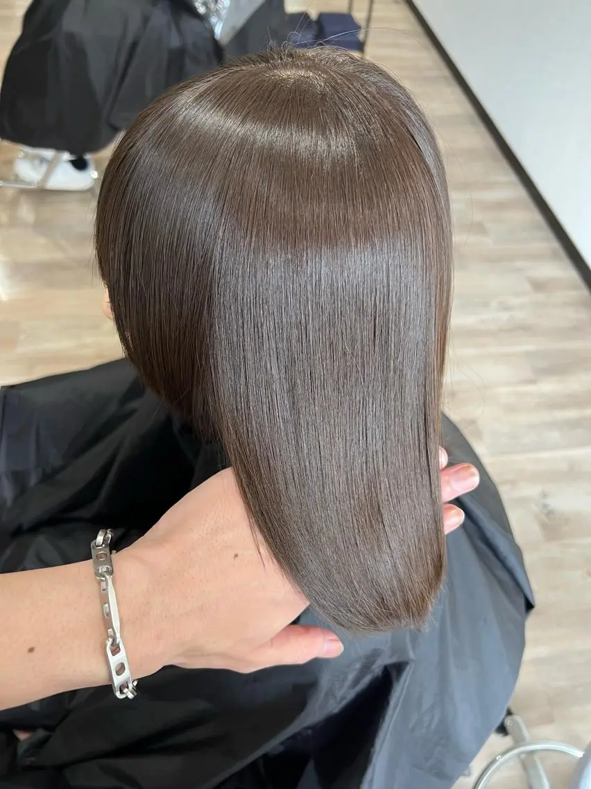 ミディアム カラー グレージュ オリーブグレージュ オリーブグレー カット ヘアカラー トリートメント 🌱小顔魅せショート 髪質改善カラー/泉綺のヘアスタイル