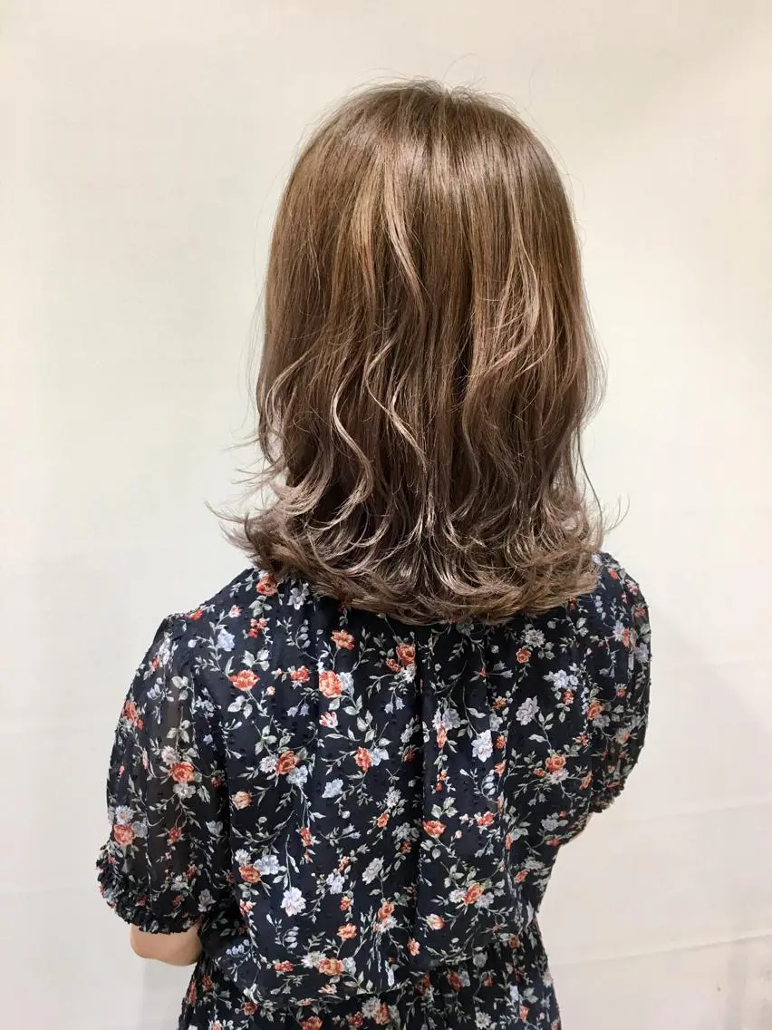 ミディアム カラー ヘアアレンジ ベージュカラー ブリーチ ケアブリーチ 寺内 紳悟のヘアスタイル