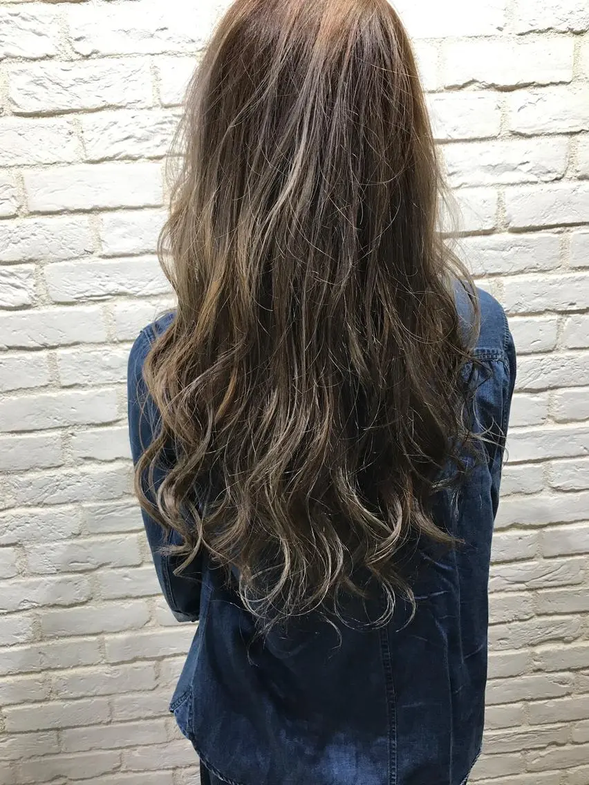ロング カラー UMEDA FIGAROのヘアスタイル
