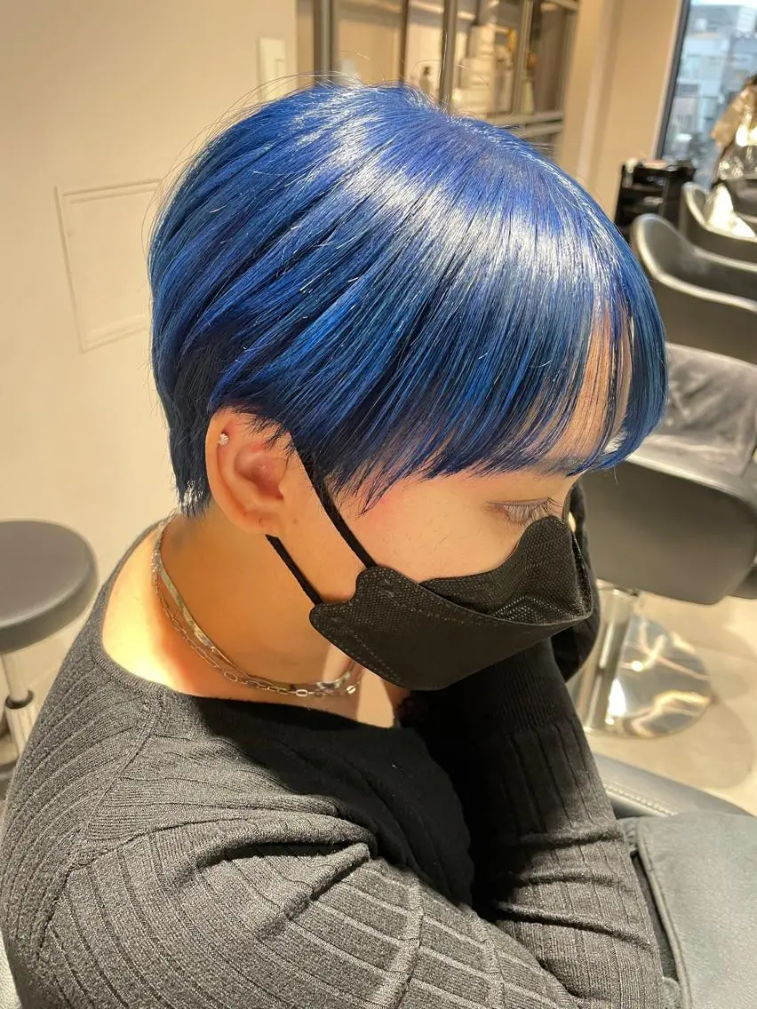 ショート カラー ブルーカラー ブリーチ👩🦳/ ✂︎MANAMIのヘアスタイル