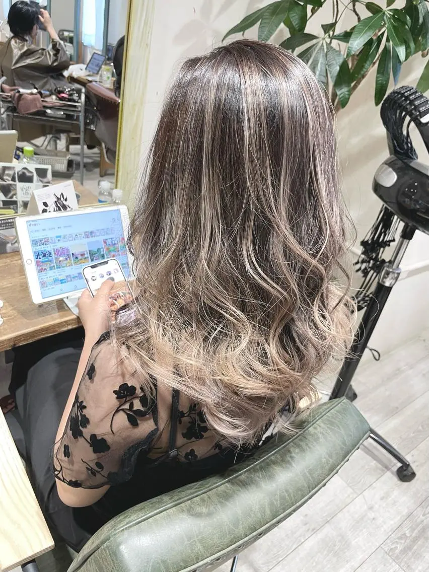セミロング カラー バレイヤージュ レイヤーカット ヘアカラー バレイヤージュ/ 髪質改善/渡邉悟🌱のヘアスタイル